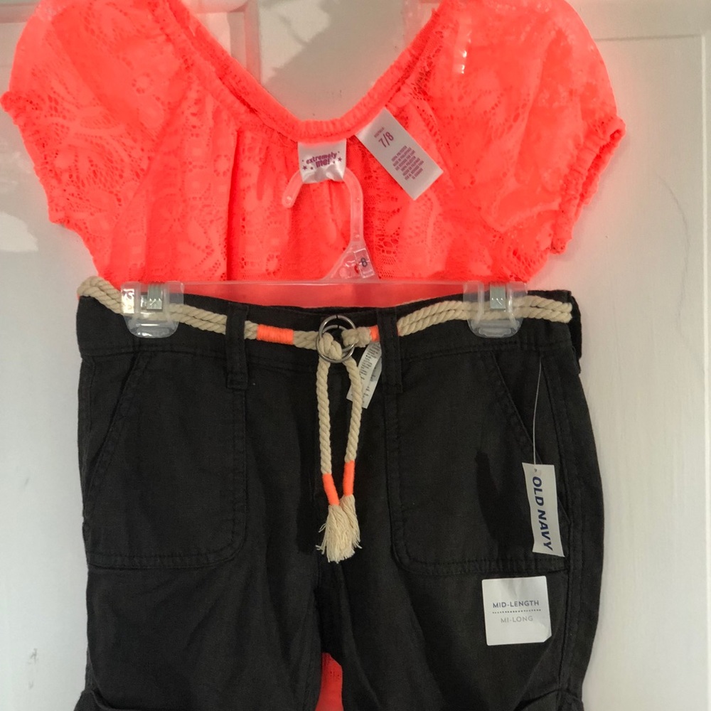 Girlstop by Extremely Big(brand) and twill shorts